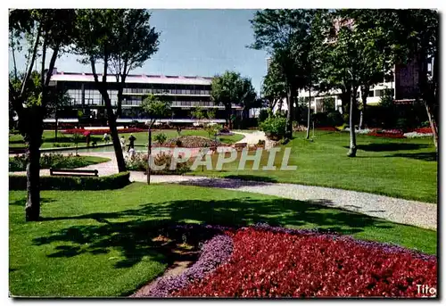 Cartes postales moderne Royan Les jardins du Palais des Congres