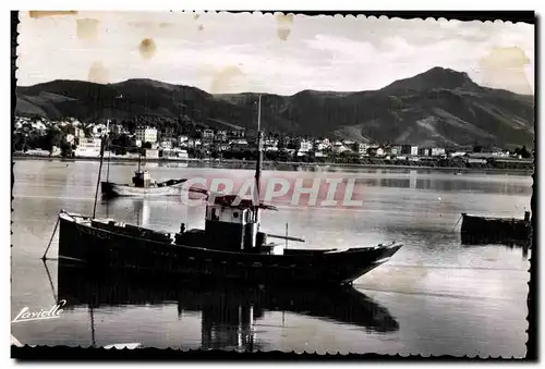 Ansichtskarte AK Hendaye Vue Generale au fond les trois Couronnes (Espagne) Bateau