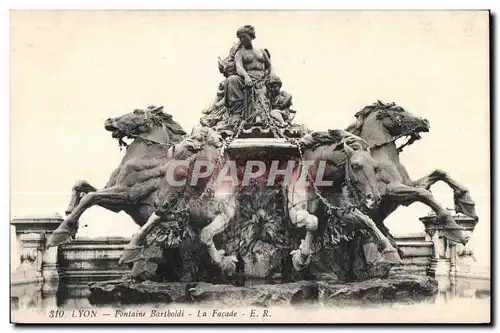 Ansichtskarte AK Lyon Fontaine Bartholdi La Facade Chevaux Cheval Horse