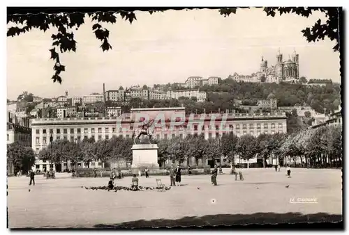 Cartes postales Lyon (Rhone) Place Bellecour et Coteau de Fourviere