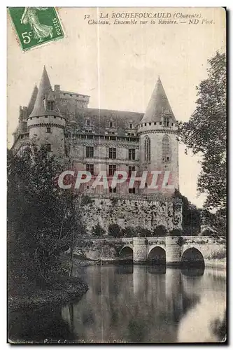 Ansichtskarte AK Other La Rochefoucauld (Charente) Chateau Ensemble sur la Riviere