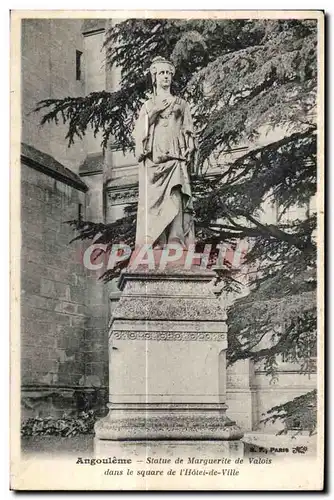 Ansichtskarte AK Angouleme Statue de Marguerite de Valois dans le square de l Hotel de Ville