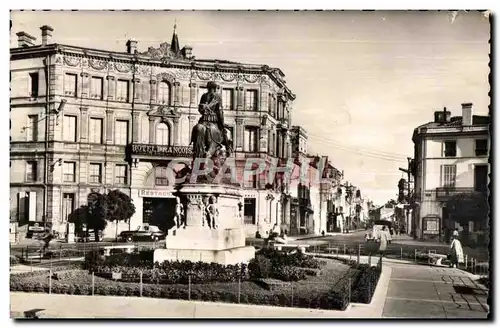 Cartes postales moderne Cognac (Charente) Place francois ler et vue sur I Avenue Victor Hugo