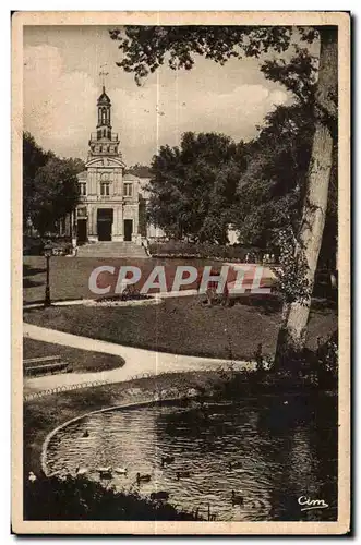 Ansichtskarte AK Cognac (Charente) Jardin et Hotel de Ville