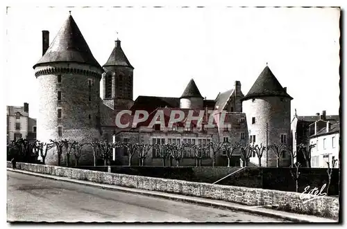 Ansichtskarte AK Bourganeuf (Creuse) cite medievale le chateau (xves ) le prince zizim y fut emprisonne dans la t