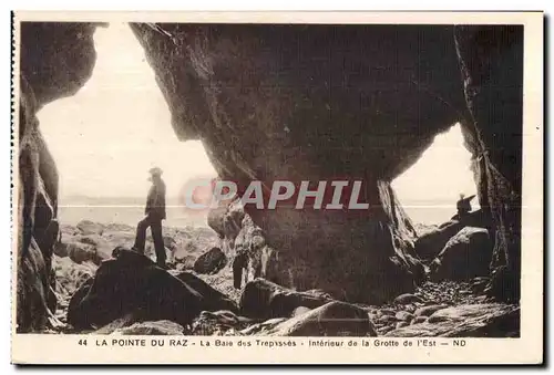 Cartes postales La Pointe du Raz La Baie des Trepasses Interieur de la Grotte de I Est ND