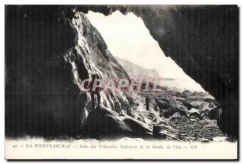 Ansichtskarte AK La Pointe du Raz Baie des Trepasses Interieur de la Grotte de I Est ND