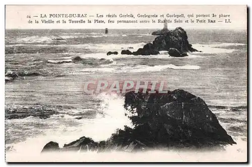 Cartes postales Pointe du Raz Les recifs Gorleik Goriegreiz et Gorlepall Qui portent le phare de la Vieille et l