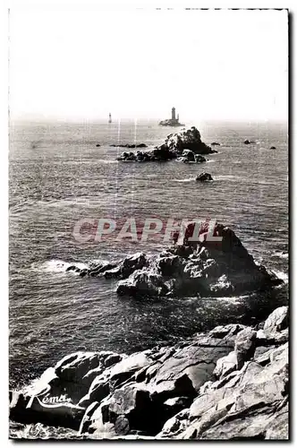 Ansichtskarte AK Pointe du Raz La (Finistere) Le Phare de la Vieille Au fond l lle de Sein