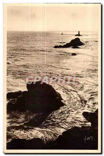 Cartes postales Pointe du Raz De sein (Finistere) L Eperon du Raz et la Phare de la Vieille