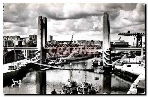 Brest - Le Pont de Recouvrance au fond la Jeanne d ARc - Cartes postales moderne