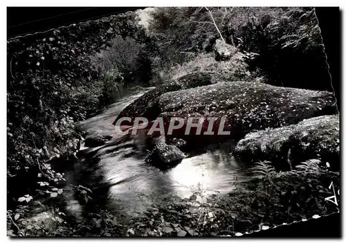 Ansichtskarte AK Huelgoat (Finistere) La riviere d argent dans la lumiere glauque du sous bois