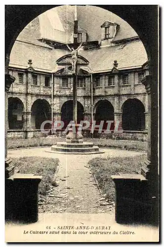 Ansichtskarte AK Sainte Anne d Auray Le Calvaire Silue dans la cour interieure du Cloitre