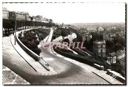 Cartes postales Angouleme Les Remparts et vue sur le Quartier St Martin