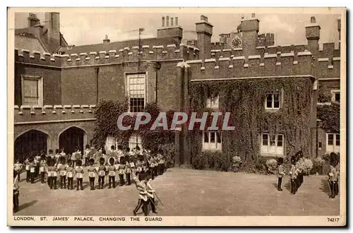 Ansichtskarte AK London St James Palace Changing The Guard