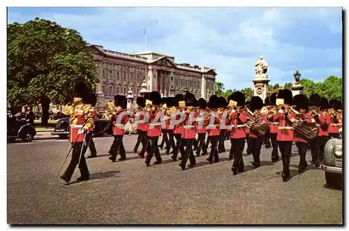 Cartes postales moderne Guards Band near Buckingham Palace London