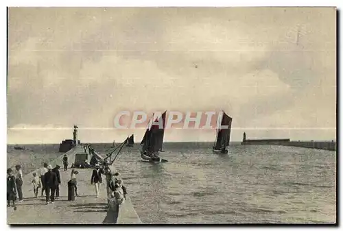 Cartes postales Les Sables D Olonne Les Jetees Sortie des Barques de peche