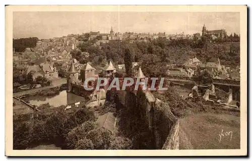 Cartes postales Fougeres (Ille et Vilaine) La ville haute (a droite l eglise St Leonard)