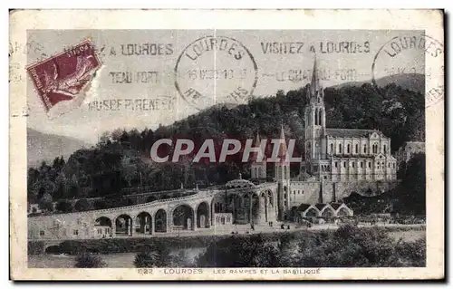 Cartes postales Lourdes Les Rampes Et La Basilique