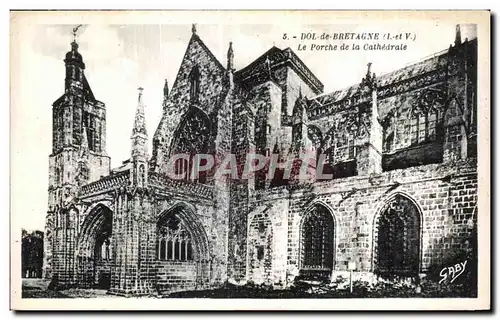 Cartes postales Dol de Bretagne Le Porche de la Cathedrale