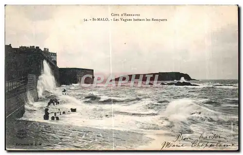 Cartes postales Cote D Emeraude Saint Malo Les Vagues battant les Remparts