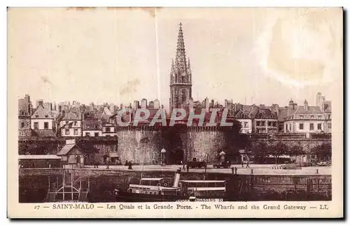 Cartes postales Saint Malo Les Quais et la Grande Porte The Wharfs and the Grand Gateway Bateau