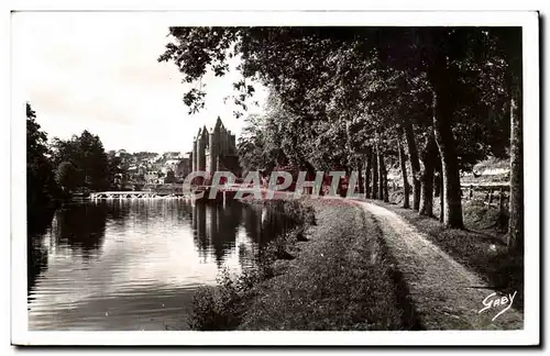 Cartes postales Josselin (Morbihan) La riviere le Chemin de halage et le magnifique Chateau