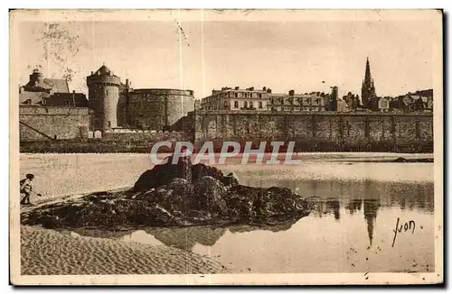 Ansichtskarte AK La Douce France Cote D Emeraude Saint Malo Le Chateau et les Remparts vus de la Plage