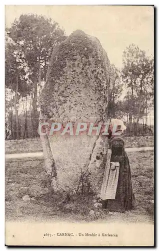 Ansichtskarte AK Carnac Un Menhir a Kelescan Folklore Costume Coiffe