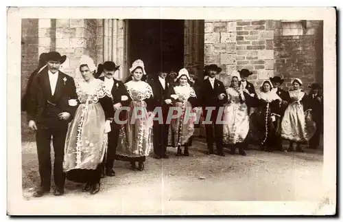 Cartes postales Environs d Auray Noce Bretonne sortant de L Eglise Folklore Costume