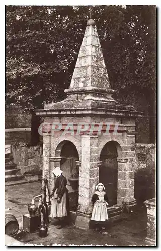 Cartes postales moderne Carnac Fontaine Sainte Cornelie Folklore Costume Enfant