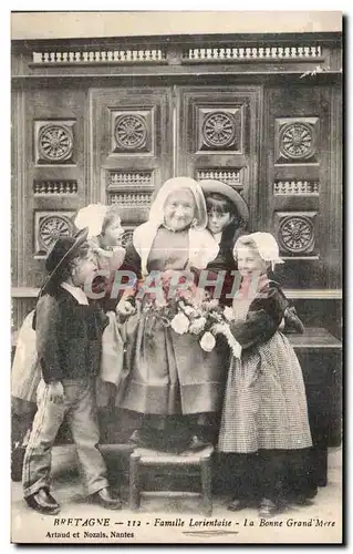 Ansichtskarte AK Bretagne Famille Lorientaise La Bonne Grand Lorient Folklore Costume Coiffe