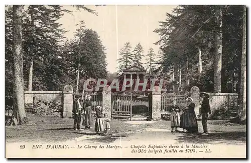 Cartes postales Env D Auray Le Champ des Martyrs Chapelle Expiatoire elevee a la Memoire Folklore Costume