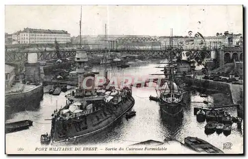 Cartes postales Port Militaire De Brest Sortie du Cuirasse Formidable