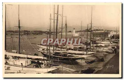 Ansichtskarte AK Antibes vue generale du port Bateaux