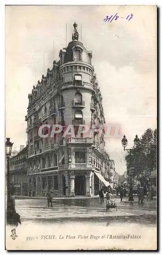 Cartes postales Vichy La Place Victor Hugo et l Astoria Palace