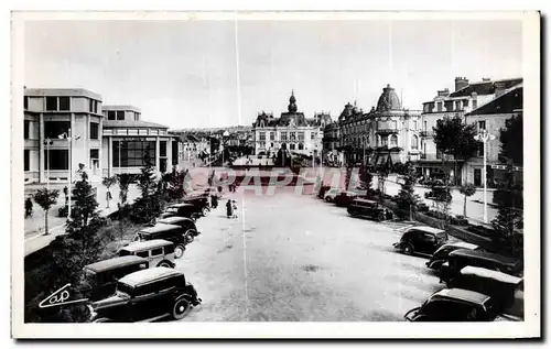 Ansichtskarte AK Vichy Nouvelle Place de la Poste et vue sur l Hotel de Ville