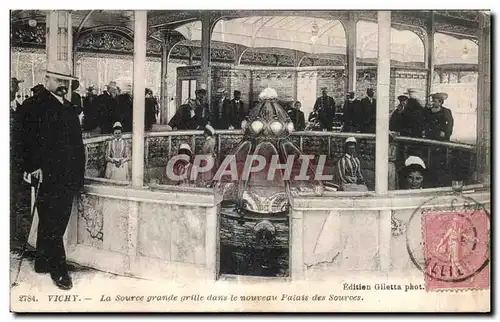 Cartes postales Vichy La Source grande grille dans le nouveau Palais des source
