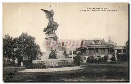 Cartes postales Vichy Statue de la Repubilique et le Kiosque