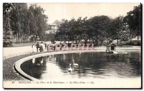 Cartes postales Moulins La place de La Republique La Piece d Eau Cygne Swan