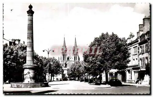 Ansichtskarte AK Moulins Allier Place d Allier et Monument des Combattants