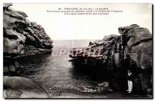 Cartes postales Tregastel Le Gouffre Ce curieux groupe de rochers situe a la Pointe de Tregastel provoque l admi