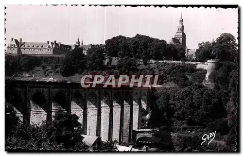 Ansichtskarte AK Dinan Le Viaduc le clocher de l Eglise Saint Sauveur et l Hopital