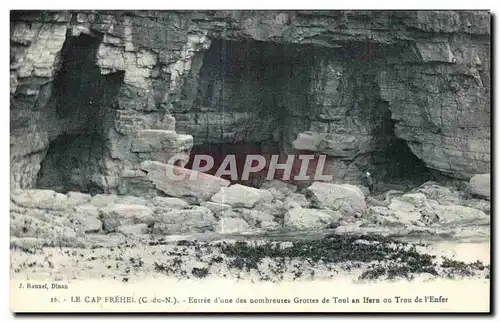 Ansichtskarte AK Le Cap Frehel Entree d une des Nombreuses Grottes de Toul an Ifern ou Trou de l Enfer