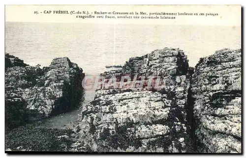 Cartes postales Le Cap Frehel Rochers et Crevasses ou la Mer Particulierement houleuse en ces Parages s engouffr