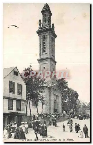 Ansichtskarte AK Morlaix L Eglise Saint Martin sortie de la Messe Folklore Costume Coiffe