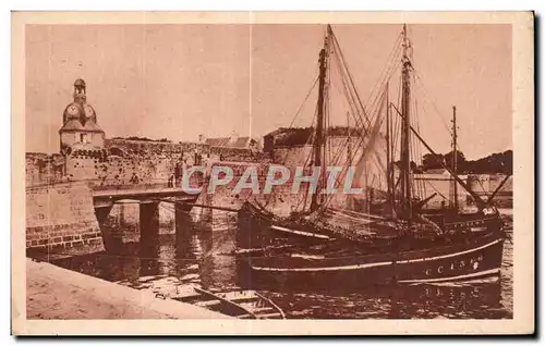 Cartes postales Concarneau Entree De La Ville Close Bateaux