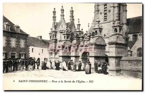 Ansichtskarte AK Saint Thegonnec Noce a la Sortie de l Eglise