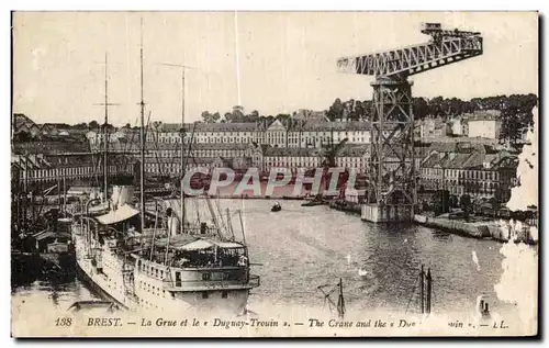 Cartes postales Brest La Grue et le Duguay Trouin Bateau