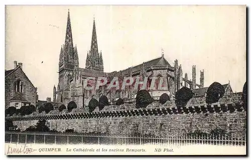 Ansichtskarte AK Quimper La Cathedrale et les anciens Remparts